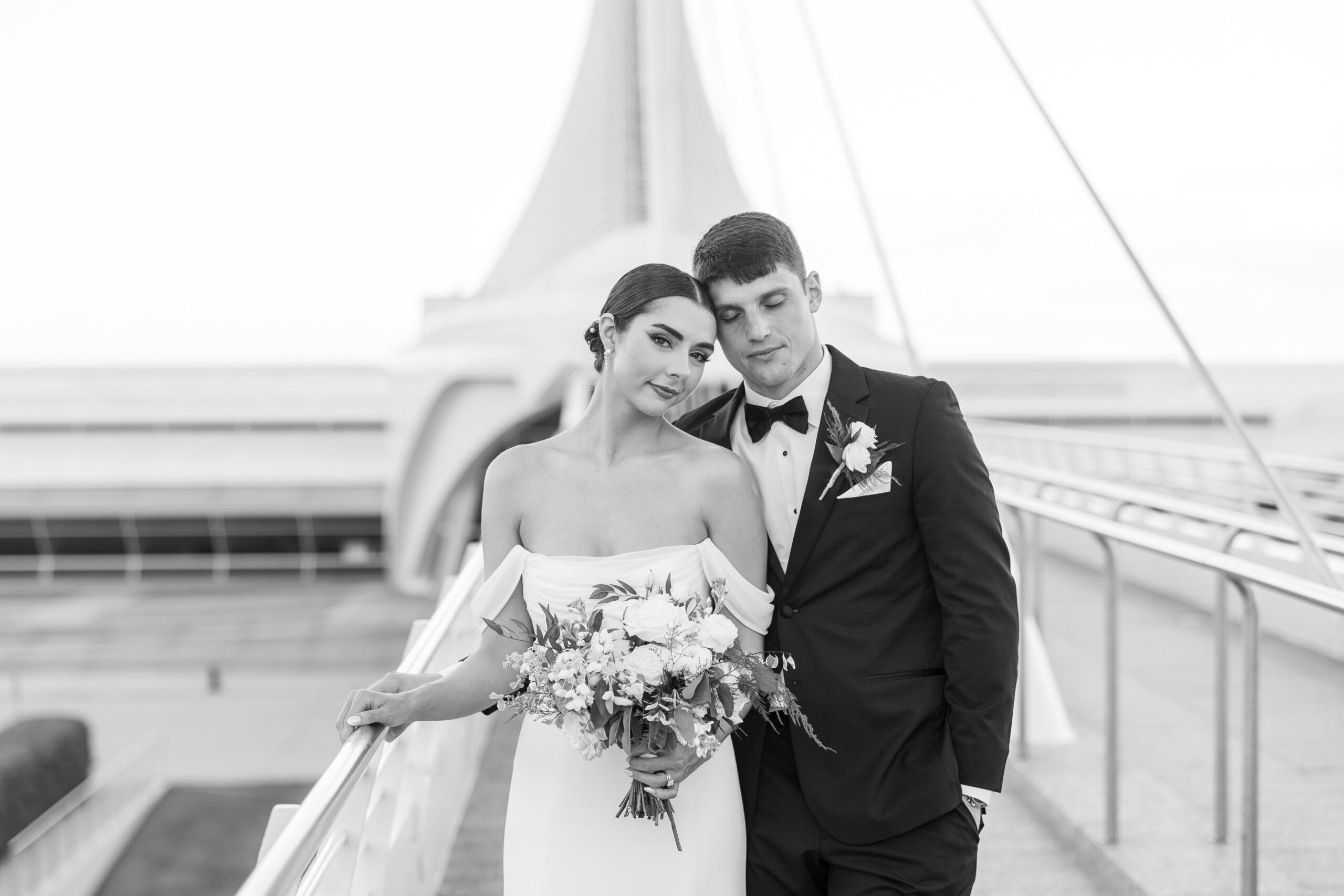 Milwaukee art museum wedding couple